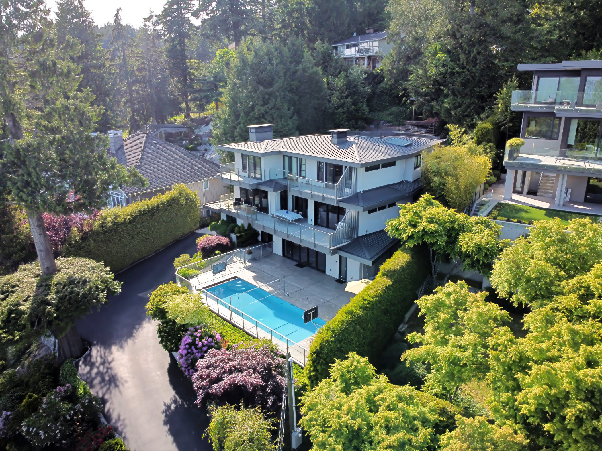 3389 Thompson Crescent
